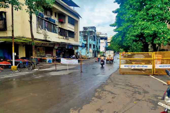 M B Estate in Virar was sealed but residents and food delivery agents were seen coming in and out of the area on Thursday. PICs/Hanif Patel