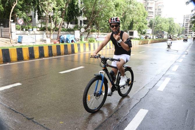 Arjun Bijlani too cycled his way out as soon as the lockdown was lifted in Mumbai. 