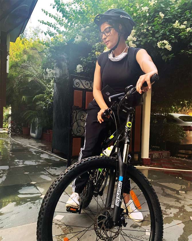 Ayushmann Khurrana's wife Tahira Kashyap accompanies the actor who has opted two-wheeler fun to stay fit amid the lockdown.