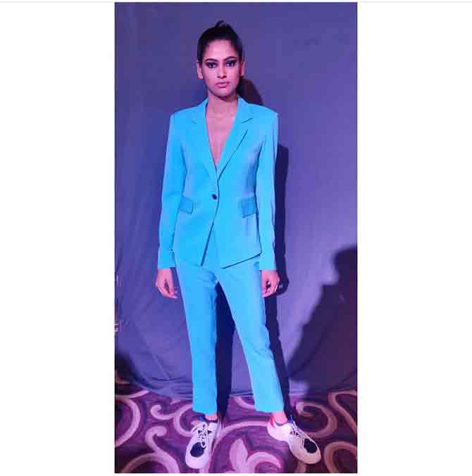 Miss Diva Supranational 2020 Aavriti Choudhary took to the ramp while shining in an electric blue pantsuit, with her curly locks tied into a neat bun in a recent fashion event.