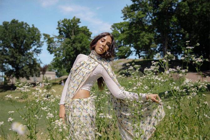 Sharing a picture in a saree, Monica Dogra posed with utmost panache in this one! 
