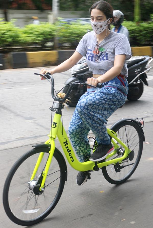 Sara Ali Khan was clicked out cycling near her Bandra residence. Sara kept it simple in a grey tee and colourful PJs as she was out cycling. Sara also wore a colourful protective mask.