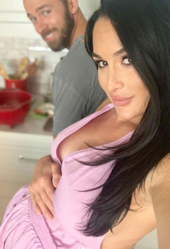 On June 18, one day ahead of her 33th week in pregnancy, Nikki Bella shared a cute selfie with fiance Artem Chigvintsev in the kitchen.