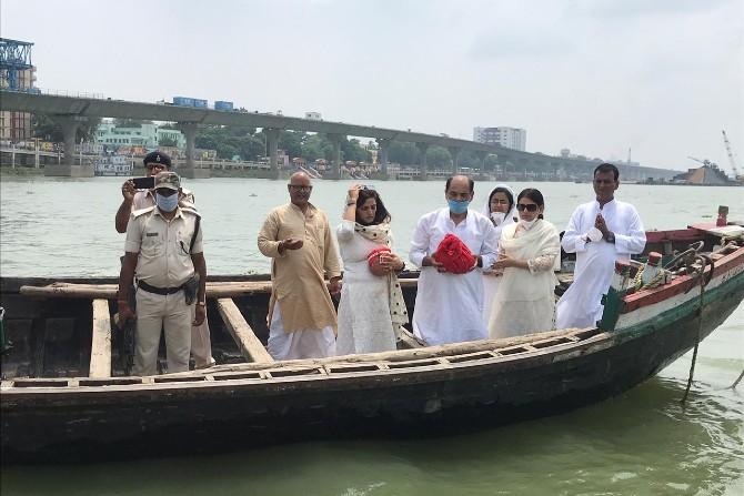 Four days after the actor passed away, his family immersed his ashes in the Ganga river.