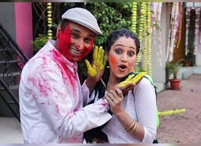 Surprised to see them? Well, Daya Jethalal Gada (Disha Vakani) and her brother Sunder aka Mayur Vakani are real-life brother-sisters. The siblings have given us some great brother-sister chemistry be it their comic skills or their unique expression of love for their counterpart. They are brother and sister, not by blood but also by heart.