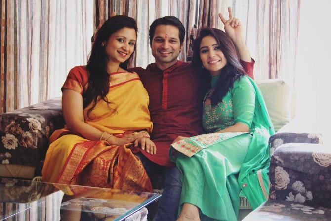 Itna Karo Na Mujhe Pyaar Vinny Arora is a family girl and reguarly shares goofy pictures with her siblings Vicky and Ikmeet.
