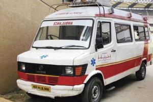 Father tries to revive dead son who collapsed on way for COVID-19 test