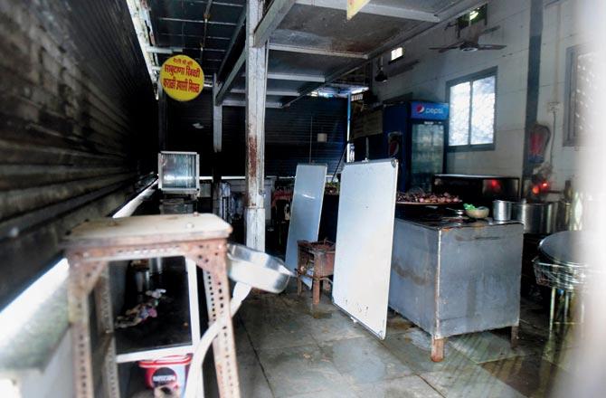 The Cannon Pav Bhaji Centre owner found out about the robbery on Sunday. Pics/Bipin Kokate