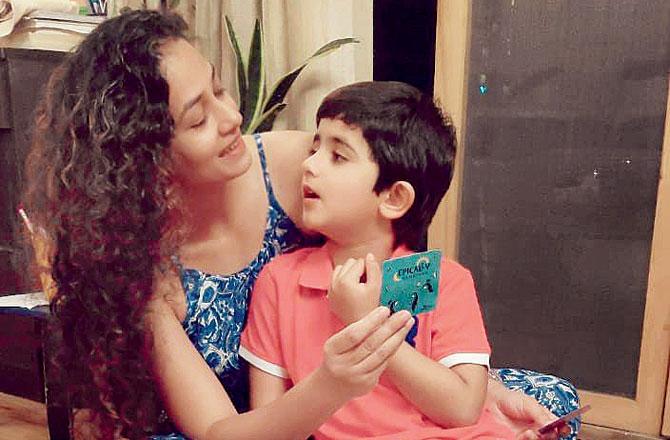 Kamal Sehmbi and her son Ivaan play the game