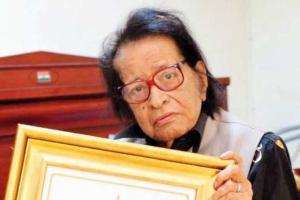 All's well with Manoj Kumar, to celebrate 83rd birthday with family