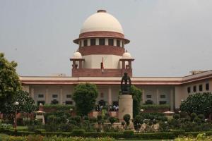 Supreme Court issues notice to Prashant Bhushan over contemptuous tweet