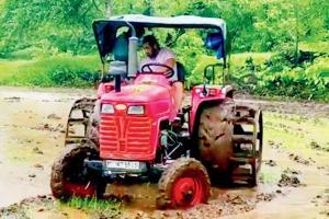 Country life continues for Salman Khan! Drives a tractor in the farm