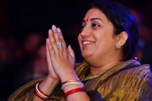 Lockdown Diaries: Smriti Irani rocks no-makeup look in new selfie