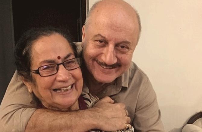 Anupam Kher's mother and other family members test COVID-19 positive