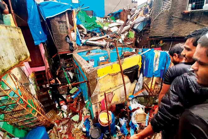 A two-storey chawl at Malad’s Malvani area collapsed in the afternoon. PIC/SATEJ SHINDE; 