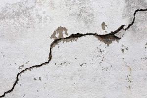 Mumbai: Building in Thane develops cracks, residents evacuated