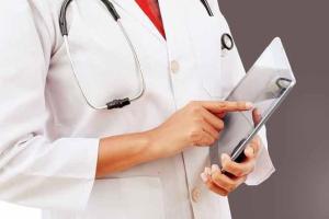 Two men running hospital without valid qualification arrested