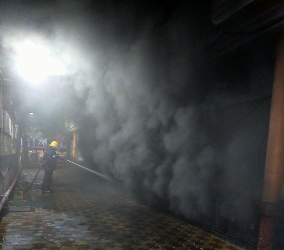 A firefighter trying to extinguish the fire in the basement of the shopping complex. Pic/Satej Shinde