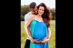 Hardik shares latest photo with pregnant Natasa and its romantic!