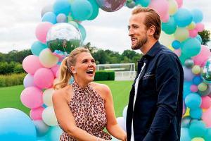 Watch video: Harry Kane reveals baby's gender with blue smoke party