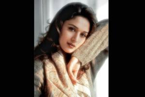 Madhuri treats fans with throwback picture, pens quarantine thoughts