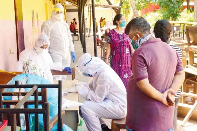 Doctors and health workers test quarantined people at the Transit Camp Municipal School in Dharavi. PIC/Suresh Karkera