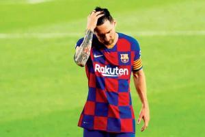 Lionel Messi furious as Barcelona concede title