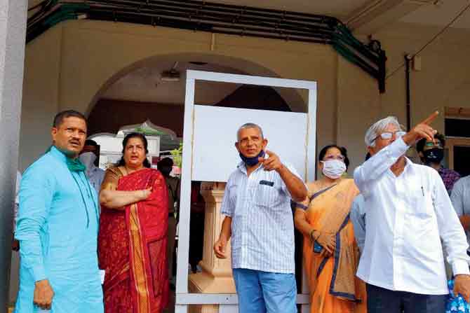 Singer Anuradha Paudwal at the school