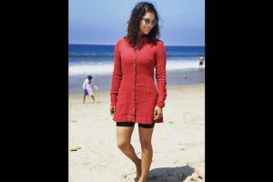 Sunny Leone enjoys a chilly morning at the beach, shares picture