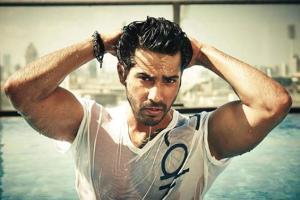Varun Dhawan soars temperature with his latest pool picture