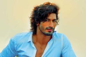 Vidyut Jammwal  Celebrity Style in Akhiyaan Milavanga  Commando 3 2019  from Akhiyaan Milavanga  Charmboard