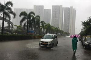 IMD predicts extremely heavy rainfall; avoid sea shore, warns BMC