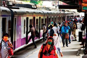 Western Railway makes QR code passes compulsory; CR yet to decide