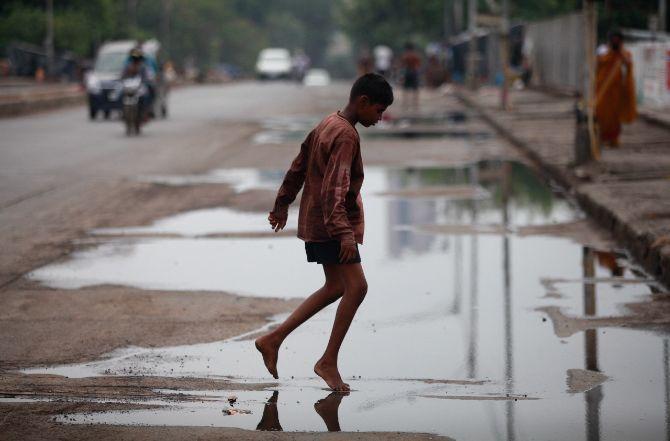 Maharashtra CM Uddhav Thackeray spoke to Home Minister Amit Shah over the development of cyclone 'Nisarga' moving towards Maharashtra. While the preparations were reviewed, the CM said that alert has been issued to places including Mumbai city, Mumbai suburbs, Thane, Palghar, Raigad, Ratnagiri, and Sindhudurg. He also said that the state's disaster management, relief, and rehabilitation department is fully prepared to deal with the cyclone.