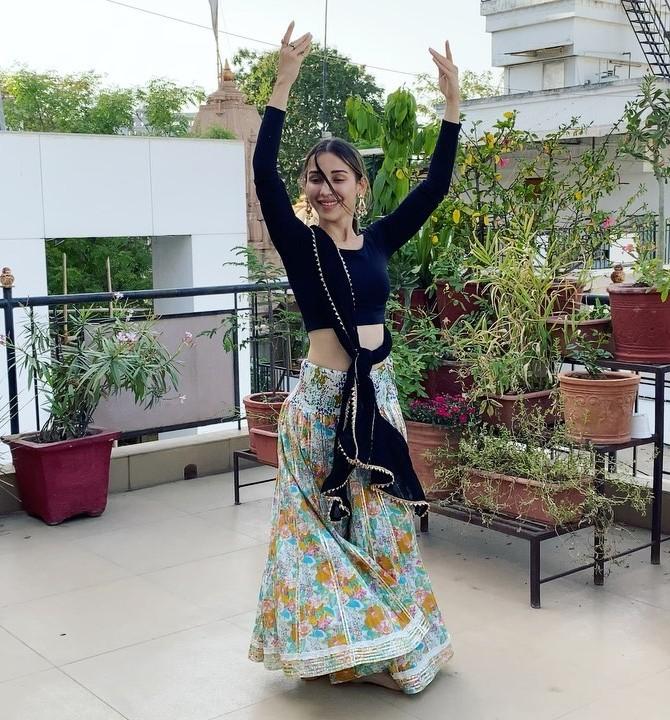 Daruwala has been painting her Instagram profile with some superb dance videos of her. In this video, she is seen performing Khatak. 