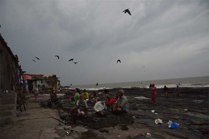 With this order Mumbai police has prohibited any presence or movement of one or more persons in public places along the beaches, promenades, parks and other such places near the coastline where people may gather,