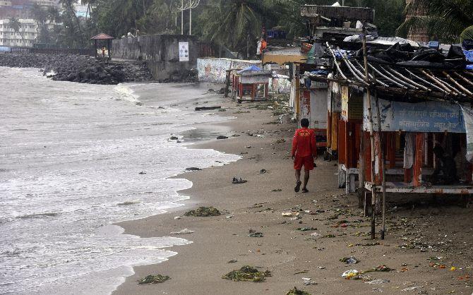 In order to deal with the cyclonic storm Nisarga, the Mumbai Police had shared a list of precautions and and urged citizens to keep essential items such as torches, mobile phones and power banks charged, in case of a power outage. After the cyclone made landfall in Alibaug, about 95 km from Mumbai, the police suspended vehicular movement on iconic Bandra-Worli sea link.