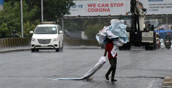 After making landfall in Alibuag and brushing past Mumbai, cyclone Nisarga moved towards Pune. IMD scientist Shubhangi Bhute said that Cyclone Nisarga has crossed Raigad district. Now we are experiencing post-landfall effect with a wind speed of 90-100 kmph in Mumbai and Thane and moderate to heavy to very heavy rainfall.