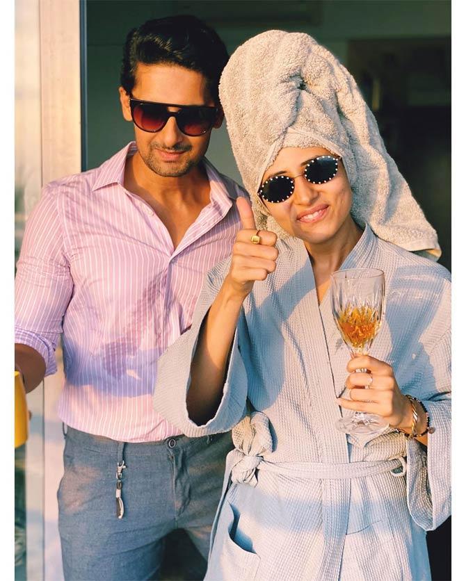The song has Badshah and Payal Dev on the vocals, written by Badshah, composed by Payal Dev, music production by Aditya Dev the number is presented by Sony Music India.