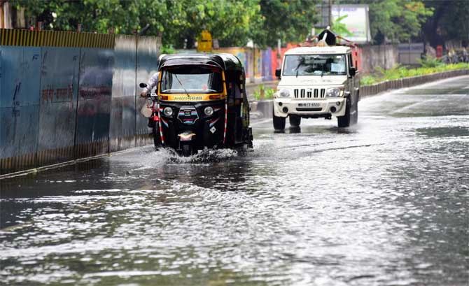 Instances of water-logging were reported in several low-lying areas such as King Circle, Mahim Causeway, Matunga, Ghatkopar and Khar among others.
In picture: Vehicles ply on an inundated SV Road in Khar.