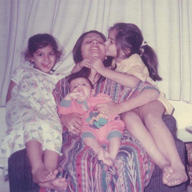 That's Sunita Kapoor with her three little musketeers - (L to R) Rhea Kapoor, Harsh Varrdhan Kapoor and Sonam Kapoor