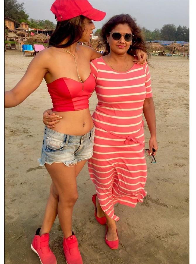 She shared one more picture with her mother with a hillarious caption that will make us laugh. She wrote, 