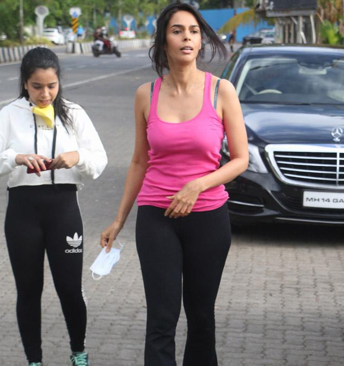 She also shared a video of how her evening walk has turned into a selfie session for her fans. 