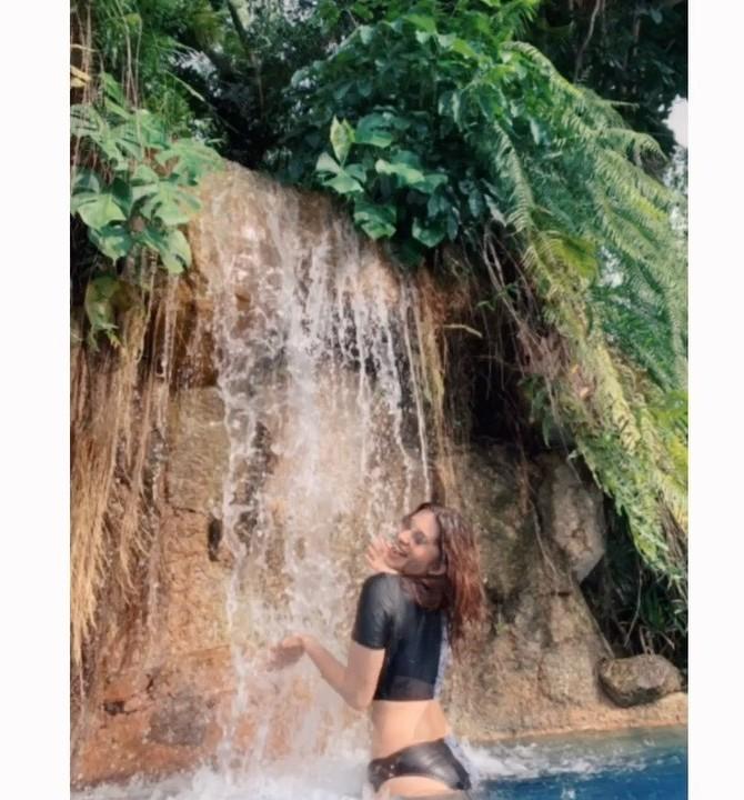 Kishwer Merchant Rai, who is spending her quarantine days due to nationwide lockdown is remembering the best moments of her pre-coronavirus days. Sharing a sizzling picture of herself enjoying vacations, she wrote, 