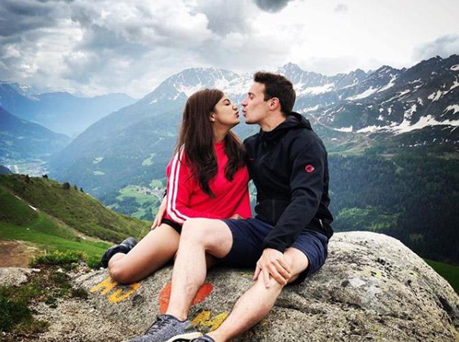 670px x 500px - 12 oh-so-romantic pictures of Monali Thakur with husband Maik Richter