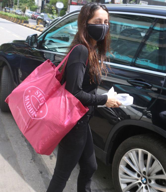 With the restriction eased across Mumbai, B-Town folk are back to being up and about. Anusha Dandekar was clicked at a food mall in Mumbai. All pictures/Yogen Shah and Shadab Khan