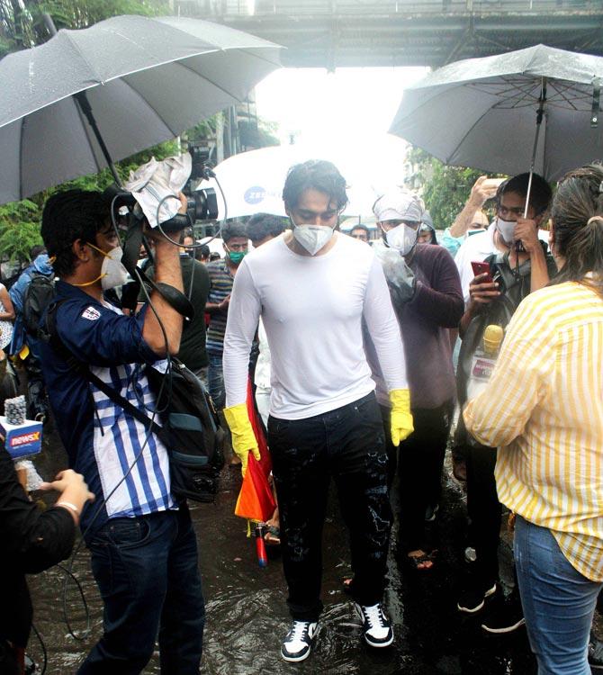 Actor Jackky Bhagnani too mourned the death of Sushant Singh Rajput on Twitter. 