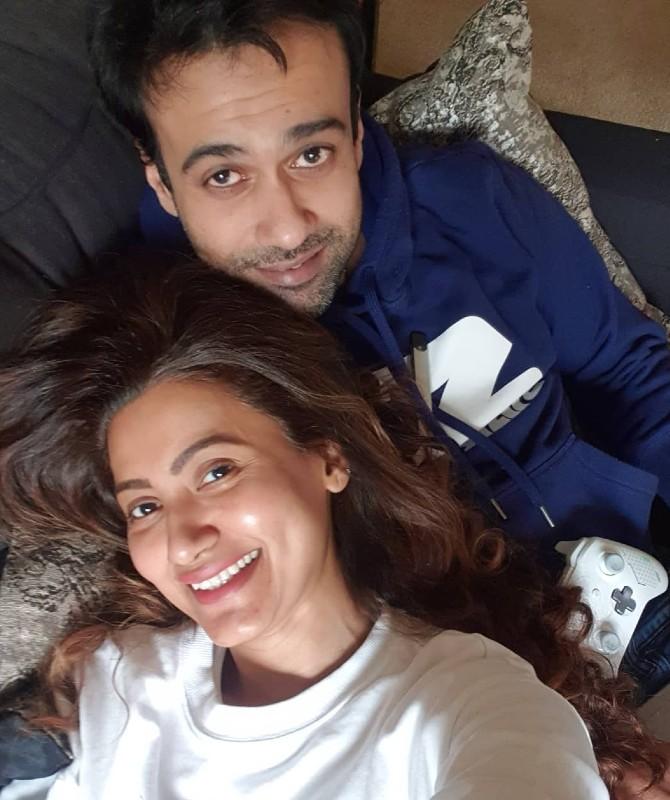 Nigaar Khan is enjoying her quarantine period with her husband Khayyam Shaikh in California, United States. The actress is stitching happy memories with her hubby and giving us a glimpse of it on her Instagram. Sharing this beautiful picture with her partner, Khan wrote, 