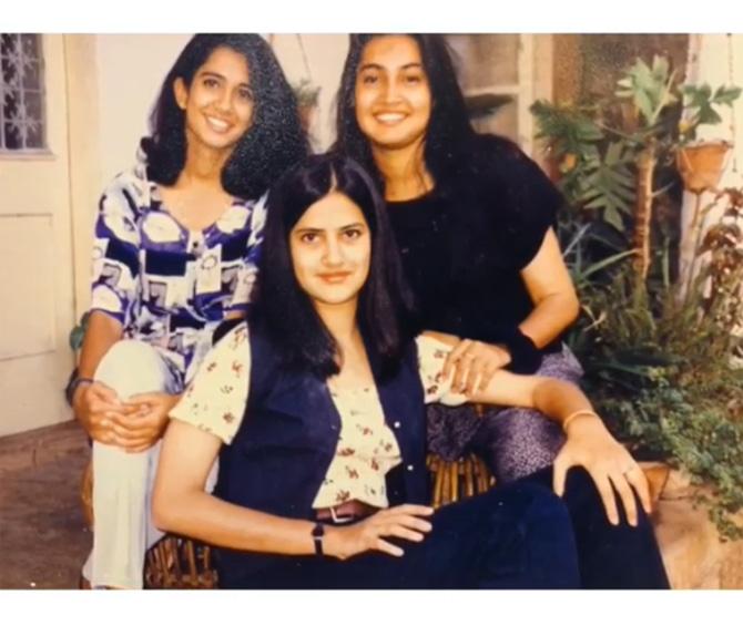 However, the singing career started much later. After obtaining an MBA degree from Symbiosis Centre for Management and HRD, Pune, Sona Mohapatra worked as the brand manager in popular company Marico, where she handled brands like Parachute and Mediker amongst others