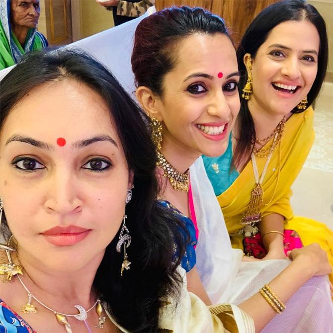 Born on June 17, 1976, Sona Mohapatra's homeland is Cuttack, Odisha. Being a fauji kid, Sona has lived in Cochin, Pune, Hyderabad, Nigeria and Africa and did her schooling as per her father's transfer. She pursued B.Tech. from the College of Engineering and Technology. Yes, singer Sona Mohapatra is an Instrumentation and Electronics Engineer, and later followed it up with an MBA in marketing and system